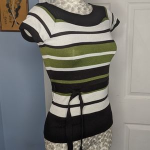 A. Byer Short sleeve sweater with tie